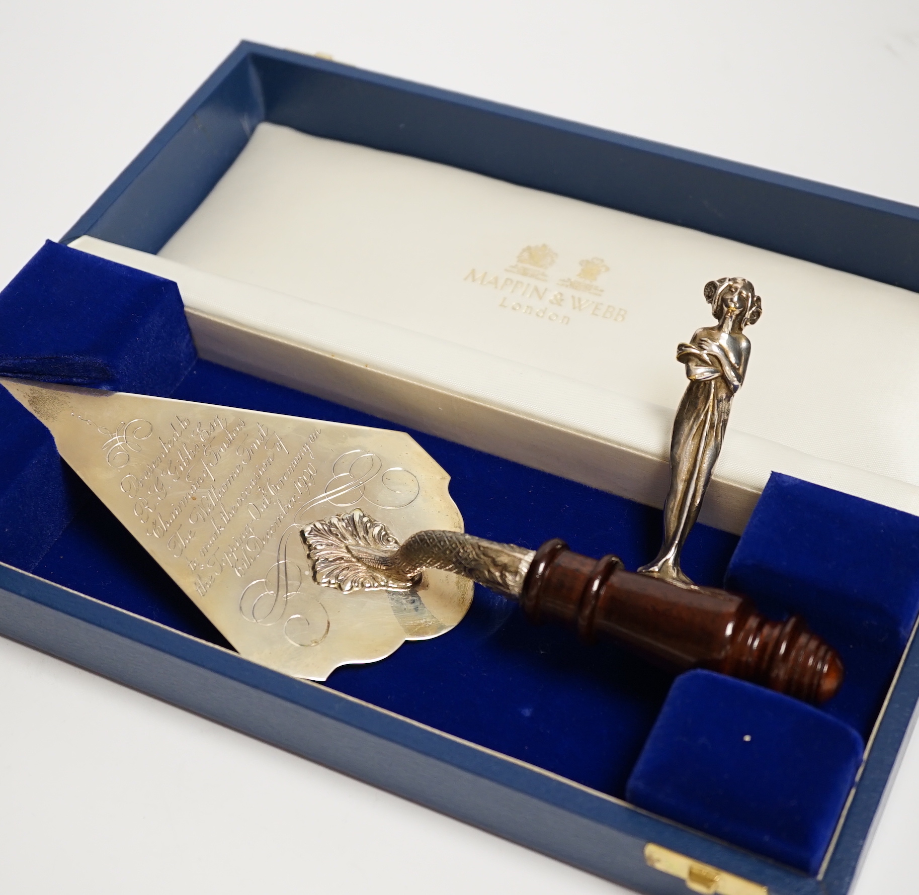 A modern cased silver presentation trowel, by Deakin & Francis, with turned wooden handle, 25cm and a silver plated figural seal.